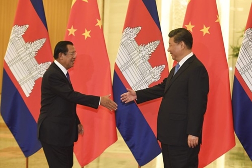 Chủ tịch Trung Quốc Tập Cận Bình gặp Thủ tướng Campuchia Hun Sen